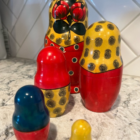 Hand painted nesting dolls - Picture 4 of 4